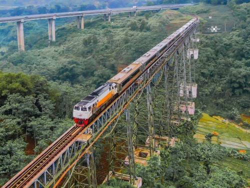 Ali Vikry Ketagihan Potret Bumi dari Angkasa